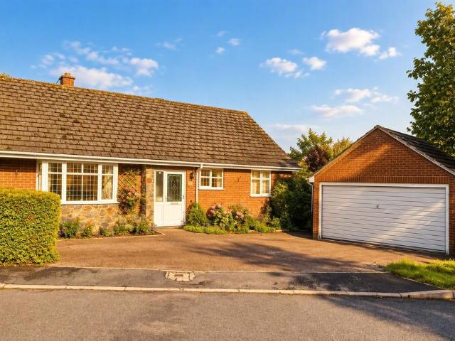 2 bedroom bungalow for sale
