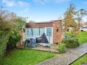 2 bedroom bungalow for sale