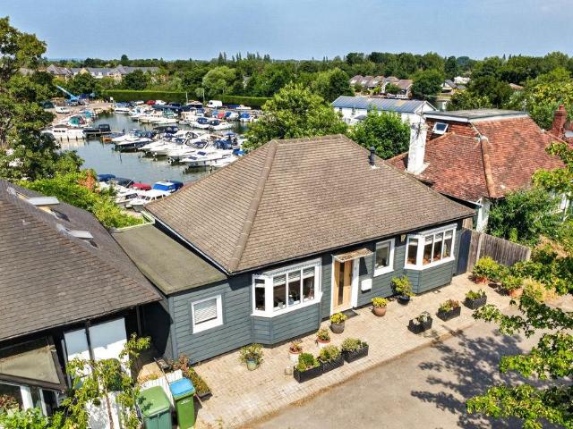 2 bedroom bungalow for sale