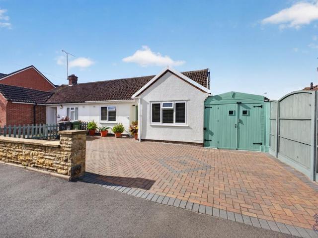 2 bedroom bungalow for sale
