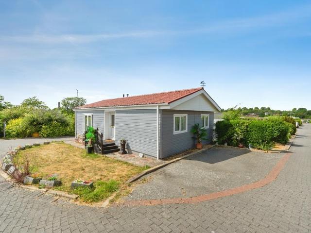 2 bedroom bungalow for sale