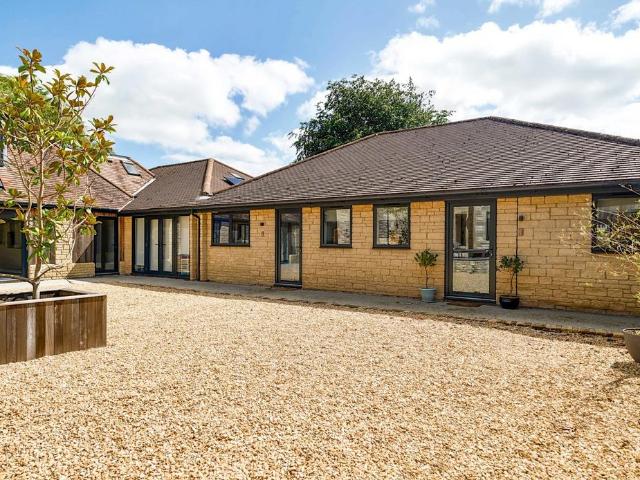 2 bedroom bungalow for sale