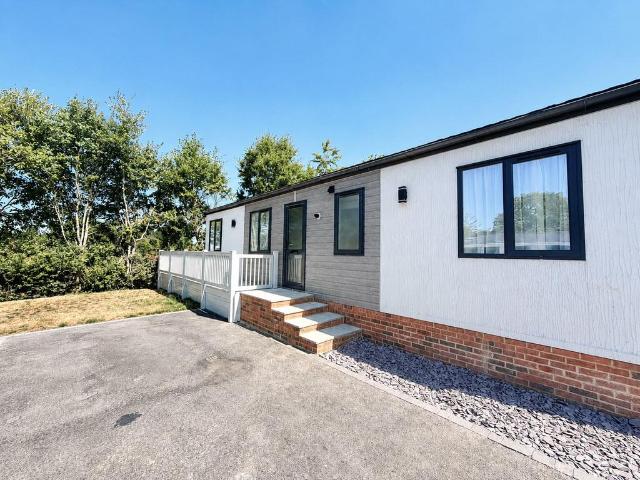 2 bedroom bungalow for sale