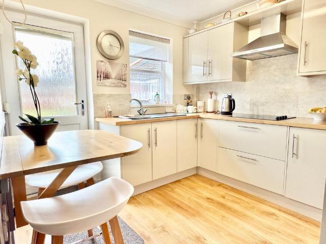2 bedroom bungalow for sale