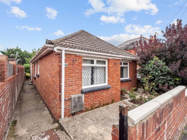 2 bedroom bungalow for sale