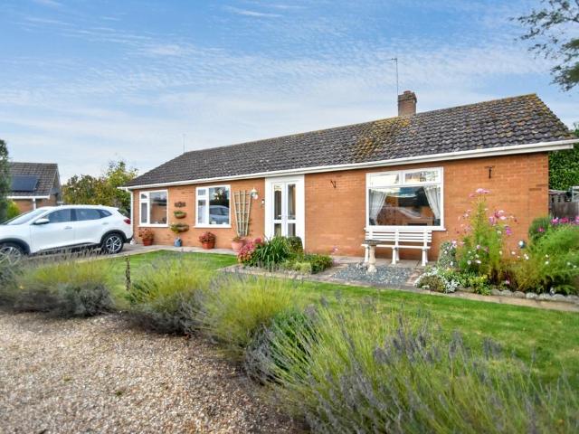 2 bedroom bungalow for sale