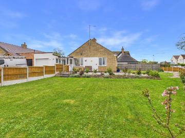 Bungalow for sale in Burhill - Garden, Fireplace