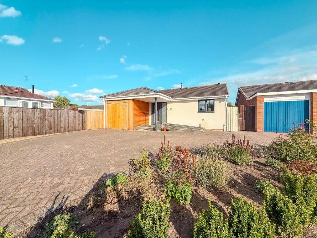 2 bedroom bungalow for sale