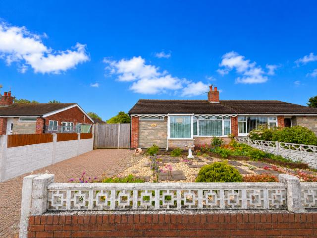 2 bedroom bungalow for sale