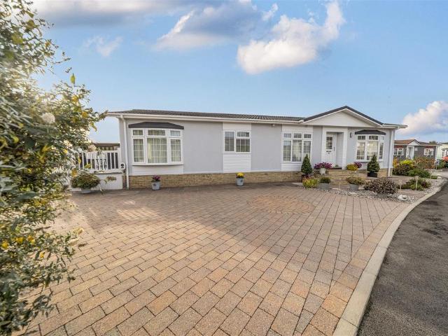 2 bedroom bungalow for sale
