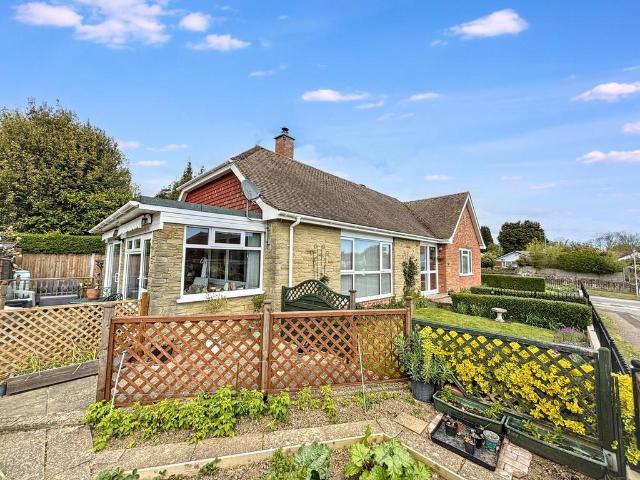 2 bedroom detached bungalow for sale