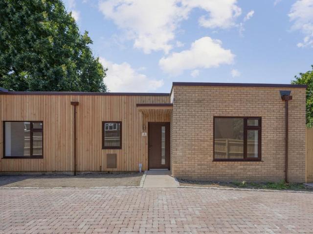 2 bedroom bungalow for sale
