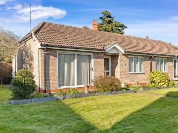 Bungalow for sale in Burhill - Garden, Equipped kitchen