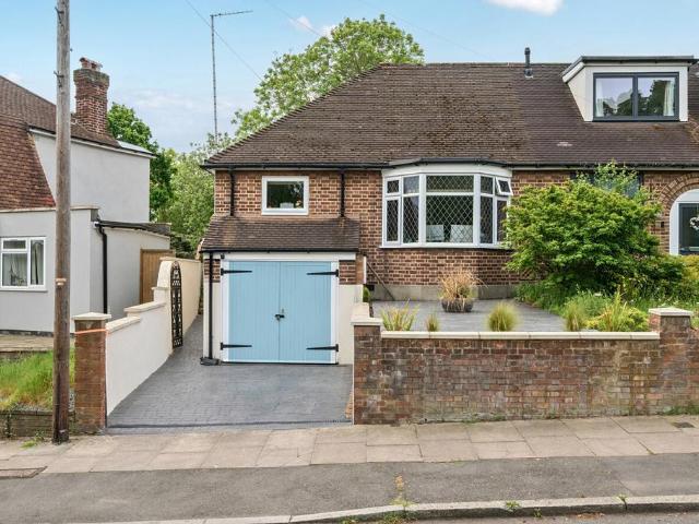 2 bedroom bungalow for sale