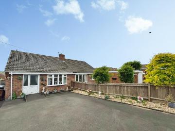 2 bedroom bungalow for sale
