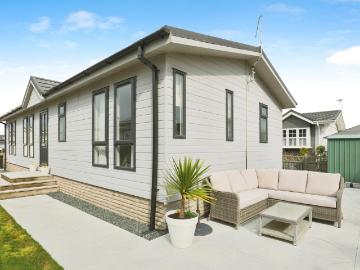 Bungalow for sale in Burhill - Garden, Fireplace