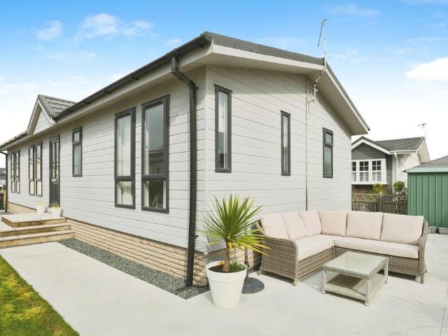 2 bedroom bungalow for sale