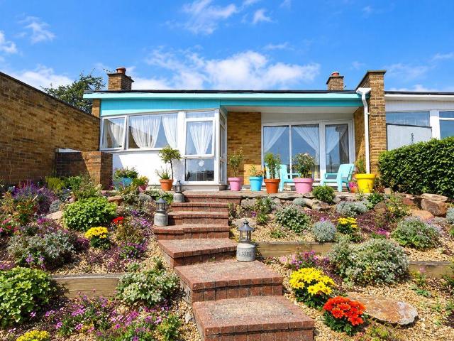 2 bedroom bungalow for sale