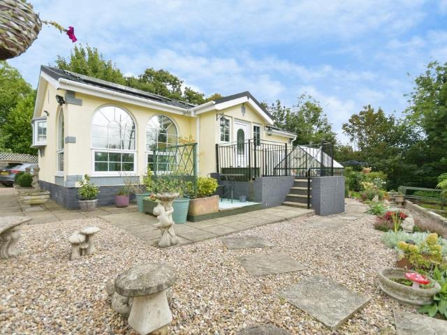 2 bedroom bungalow for sale