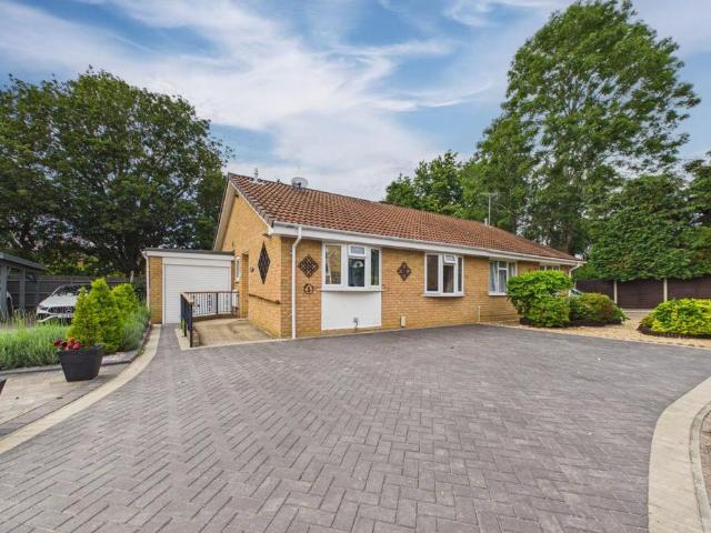 2 bedroom bungalow for sale