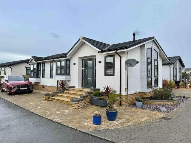 2 bedroom detached house for sale