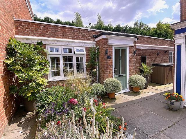 2 bedroom bungalow for sale