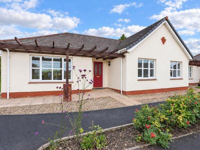 2 bedroom bungalow for sale