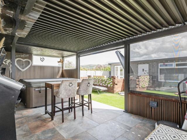 2 bedroom bungalow for sale