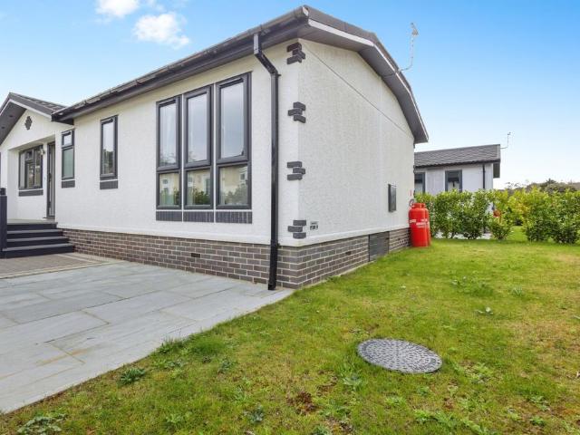 2 bedroom bungalow for sale
