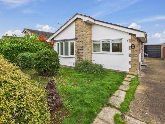 2 bedroom detached bungalow for sale