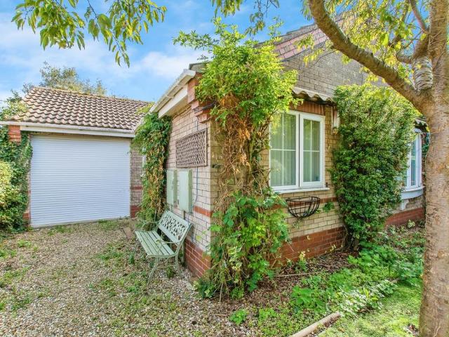 2 bedroom bungalow for sale