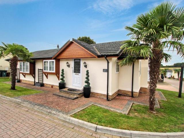 2 bedroom bungalow for sale