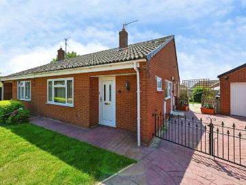 2 bedroom bungalow for sale
