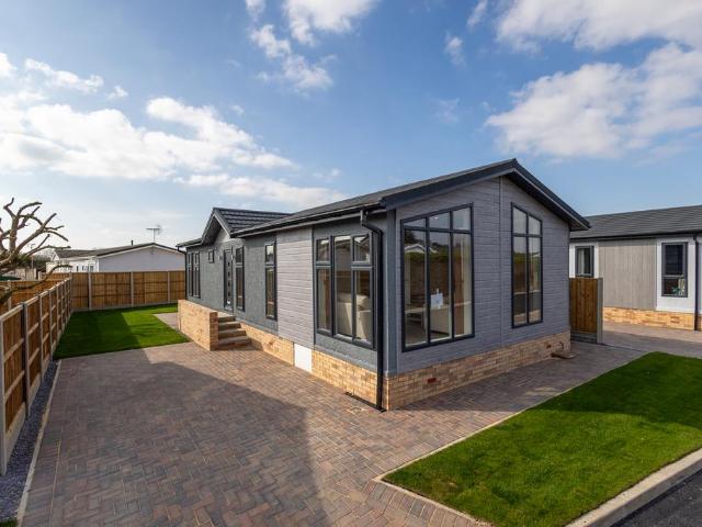 2 bedroom bungalow for sale