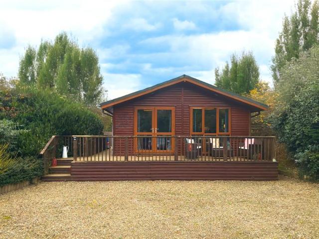 2 bedroom detached house for sale