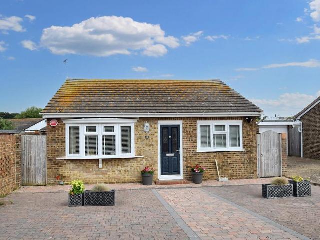 2 bedroom detached bungalow for sale