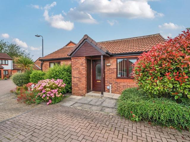 2 bedroom bungalow for sale