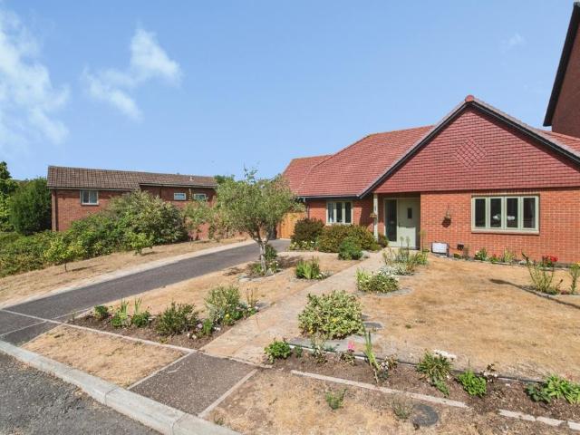 2 bedroom bungalow for sale