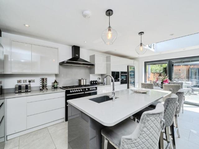 2 bedroom bungalow for sale