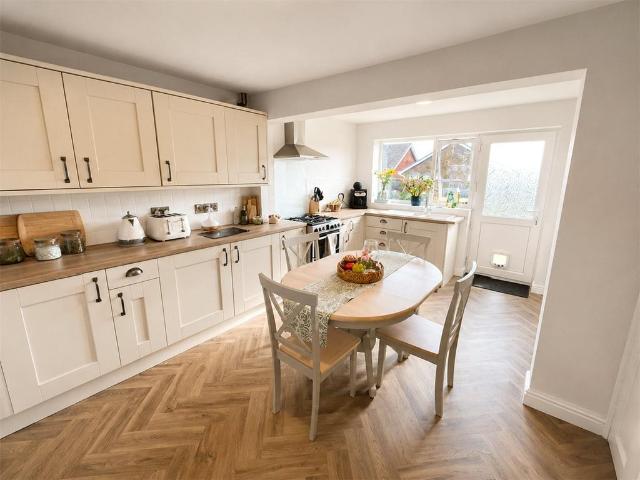 2 bedroom bungalow for sale