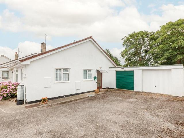 2 bedroom bungalow for sale
