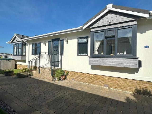 2 bedroom detached house for sale