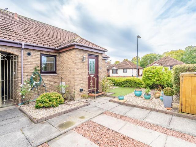 2 bedroom bungalow for sale