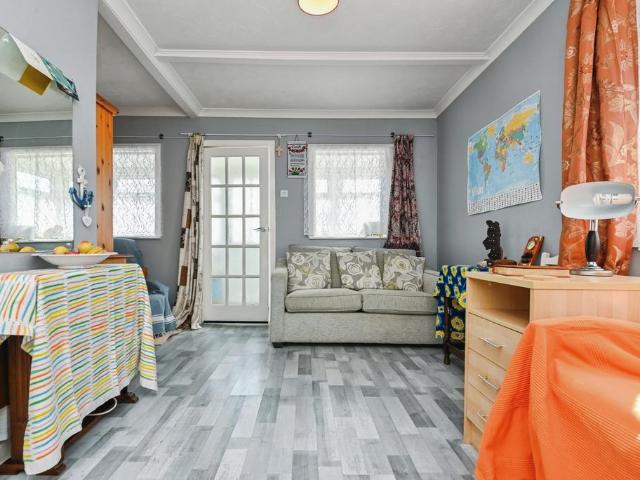 2 bedroom bungalow for sale