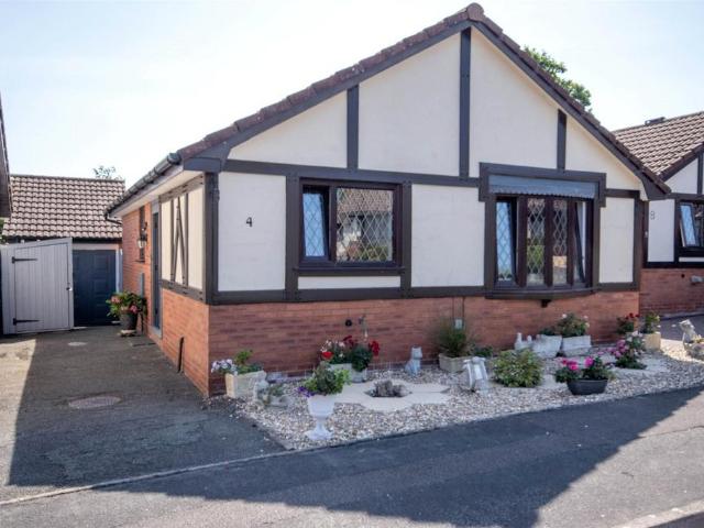 2 bedroom bungalow for sale