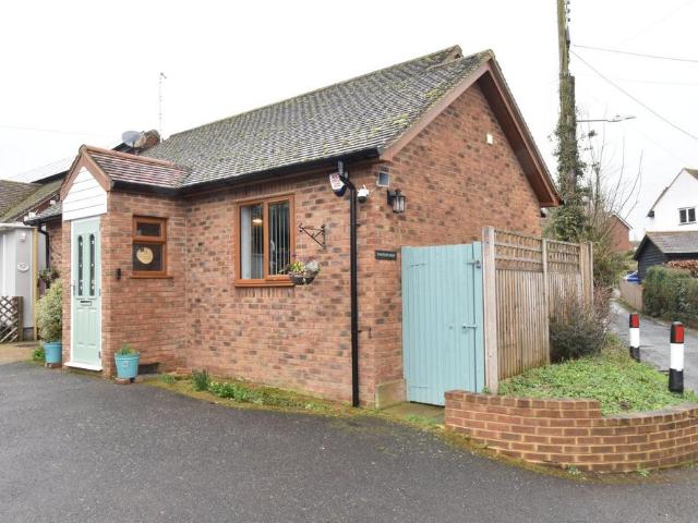 2 bedroom bungalow for sale