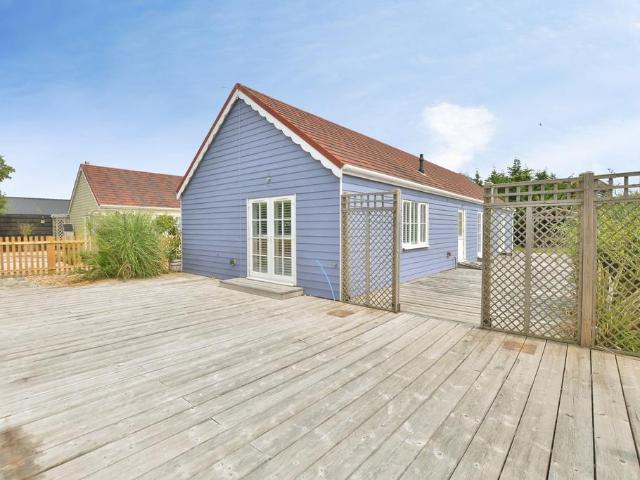 2 bedroom detached house for sale