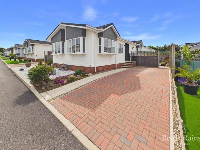 2 bedroom bungalow for sale