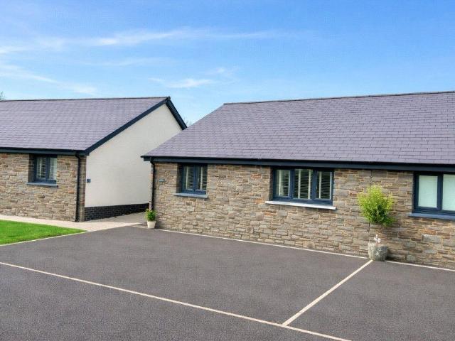 2 bedroom bungalow for sale