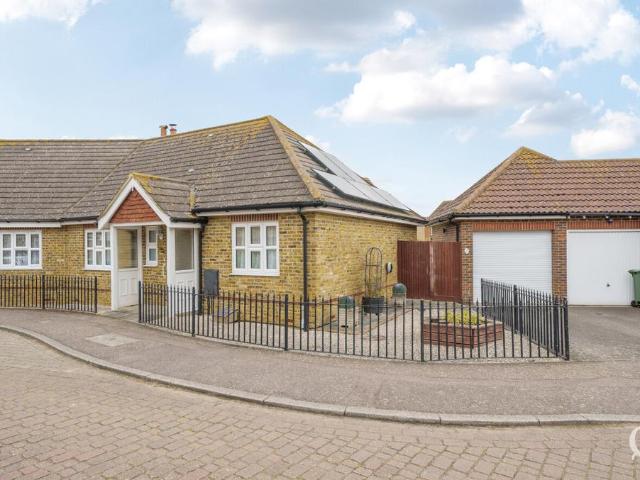 2 bedroom bungalow for sale